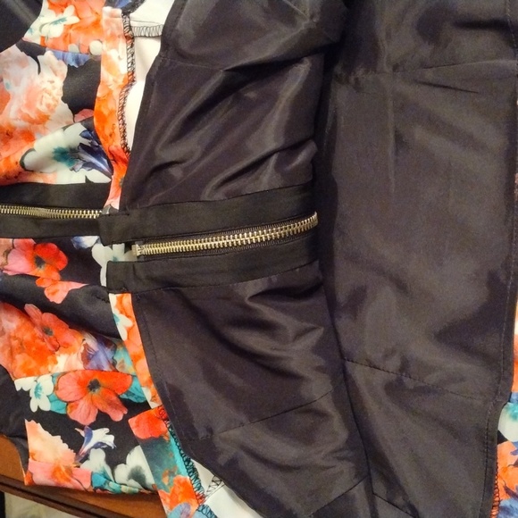 VTG NANETTE LEPORE Floral Print Peplum Zip-Up Vest, Size 4, Multicolored - Picture 5 of 8